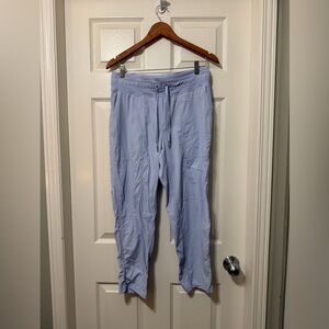 Lululemon dance studio mid rise crop size 8 vvvguc